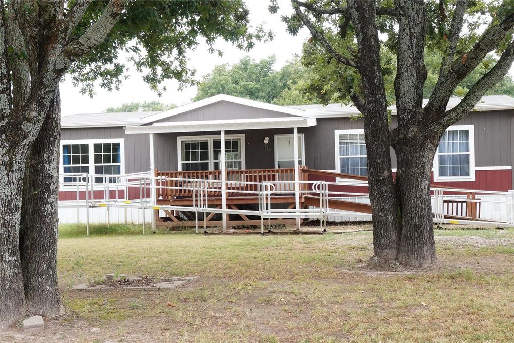 137 Tres Lagos Boulevard, Gun Barrel City