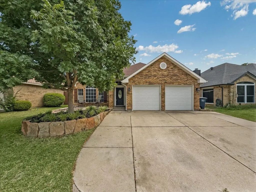 2745 Salado Trail, Fort Worth