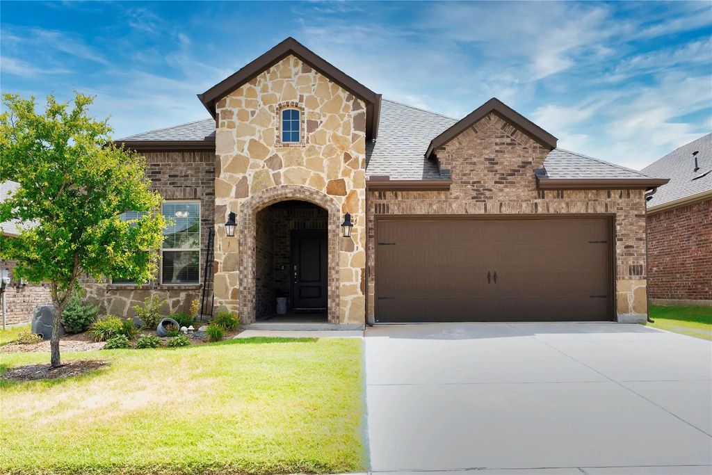 3320 Brady Starr Drive, Aubrey