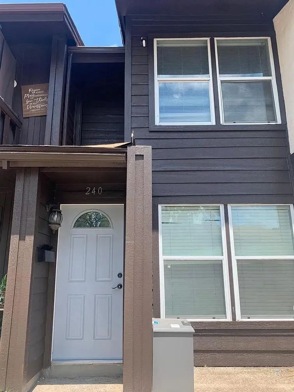 240 Rolling Hills Place, Lancaster