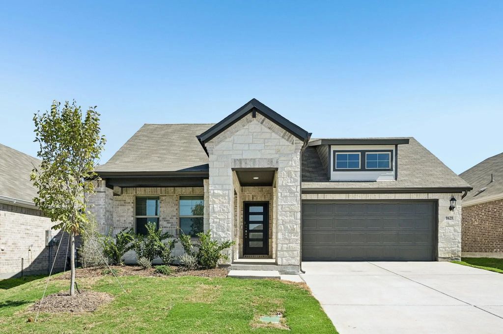 9629 Rattlesnake Trail, Fort Worth
