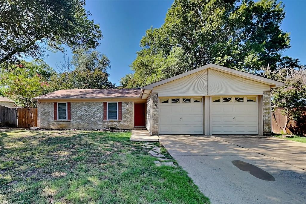 3610 Le Mans Court, Arlington