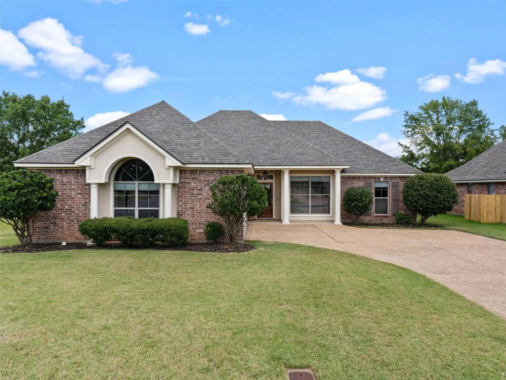506 Carnaby Court, Bossier City
