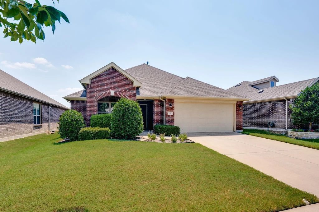 1912 Alton Way, Aubrey