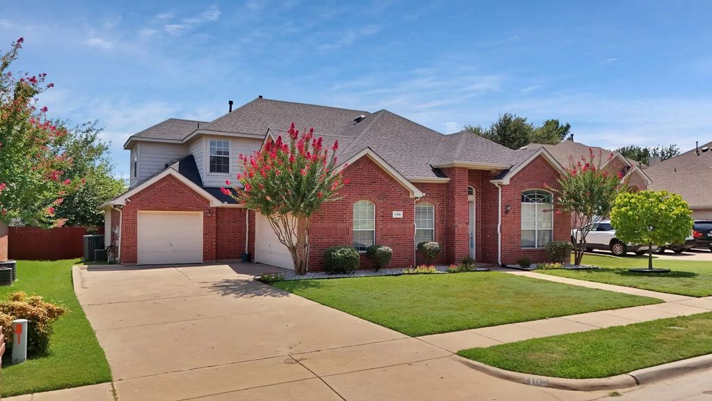 1108 Huntington Trail, Mansfield