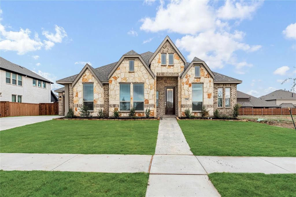2504 Lakeway Lane, Mansfield
