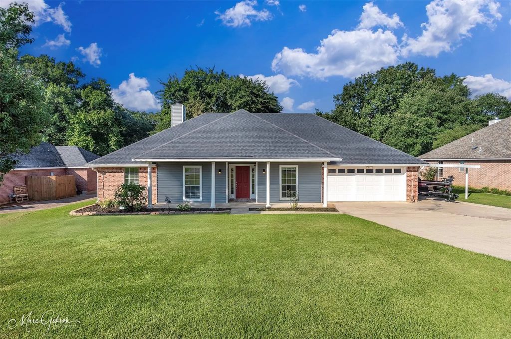 222 Country Club Drive, Benton