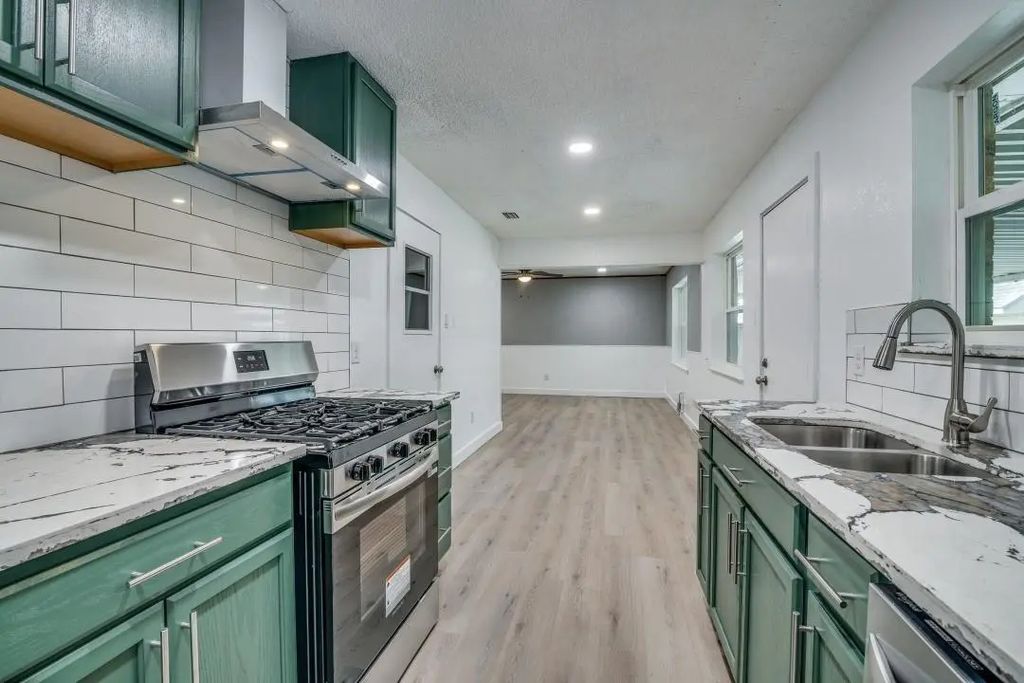 822 Milky Way, Garland
