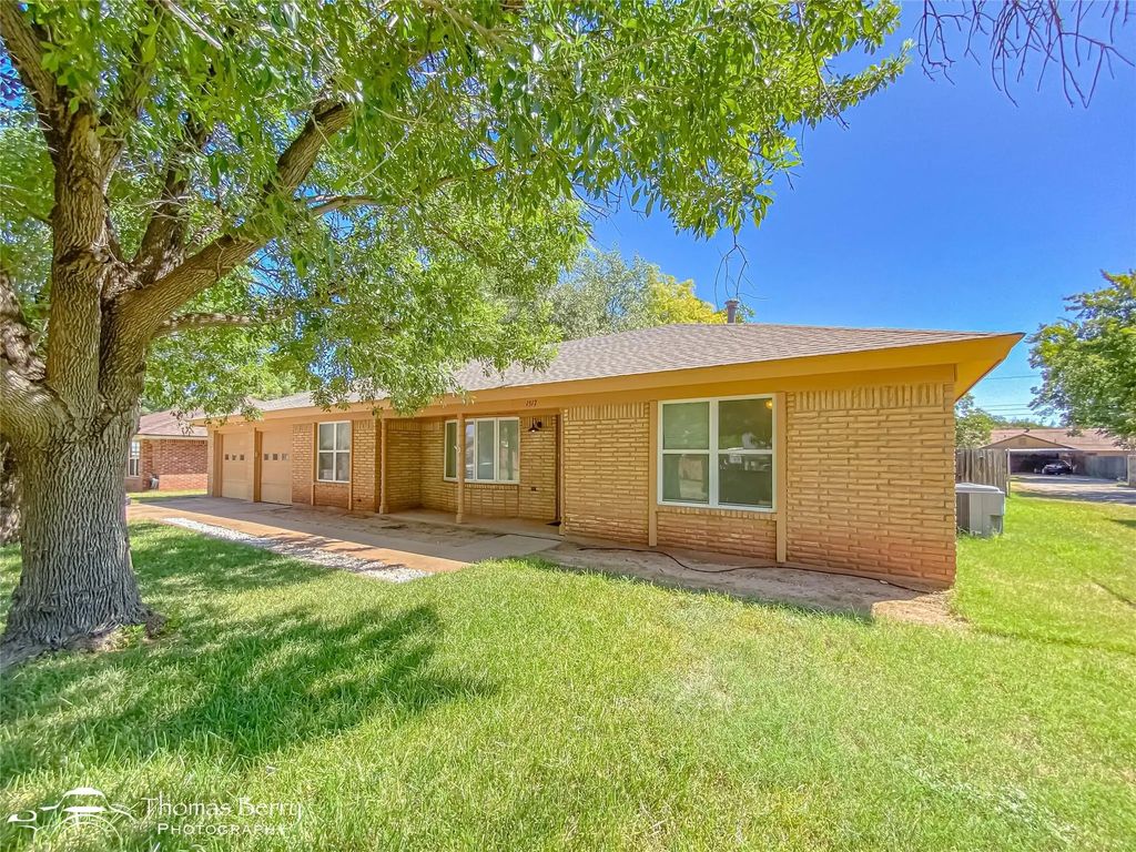 1517 N Pioneer Drive, Abilene
