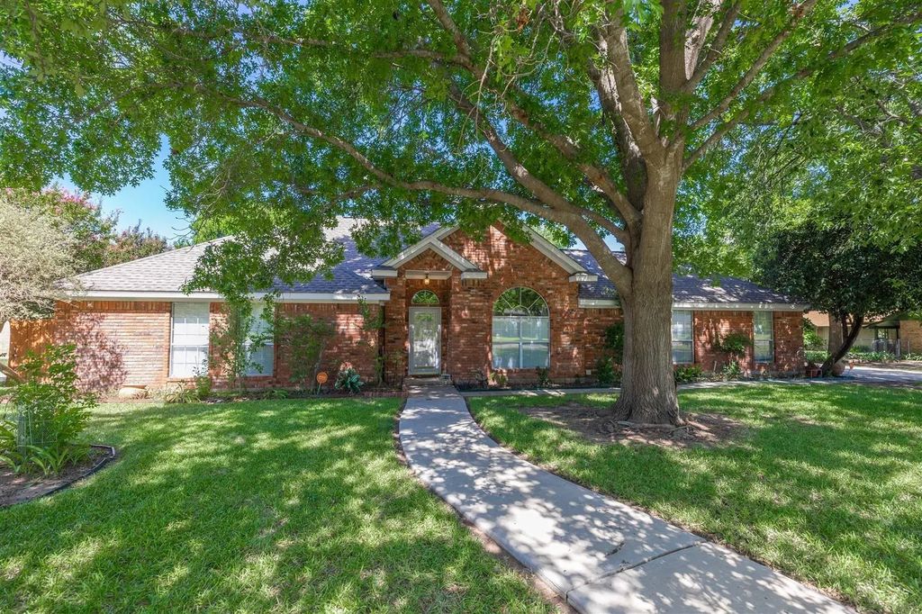 203 Lori Lane, Brownwood