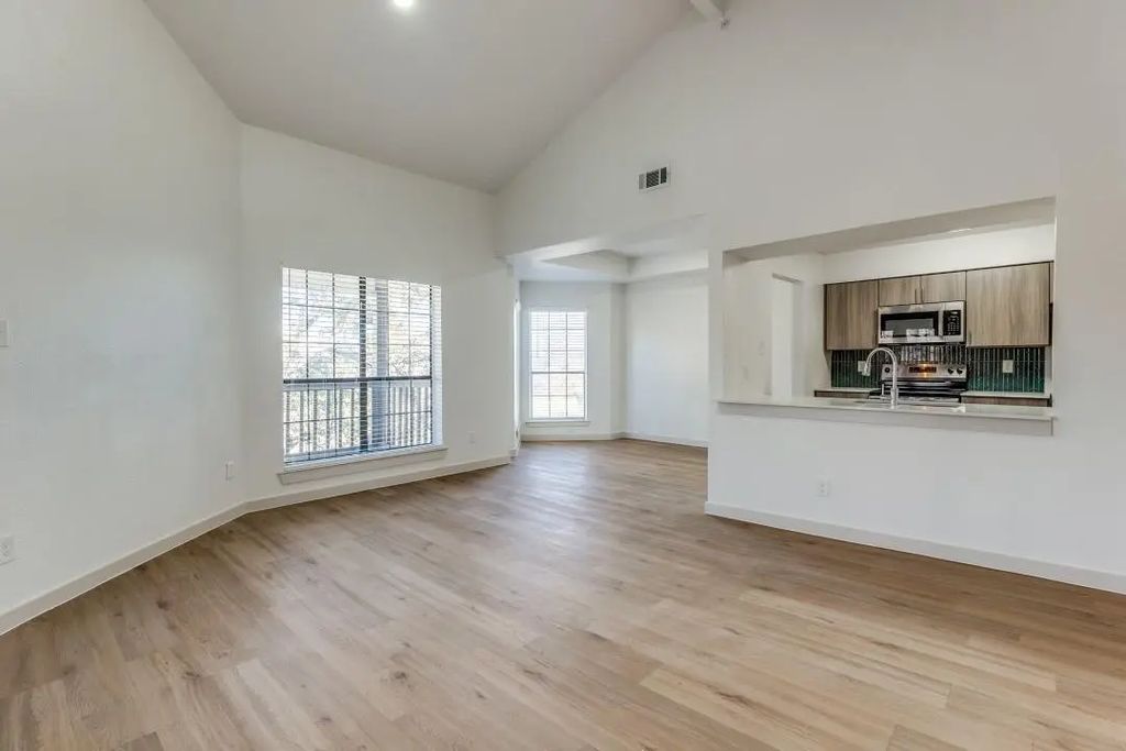230 E 5th Street 301, Dallas