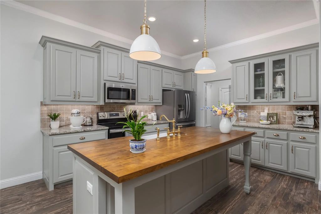 1033 Tex Lane, Springtown
