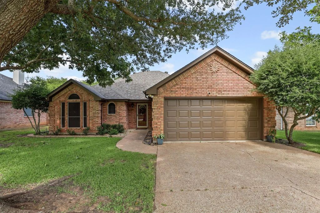 1329 Hyde Park Boulevard, Cleburne