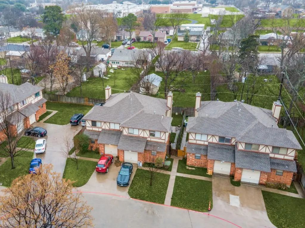 1204 English Street 1206, Irving
