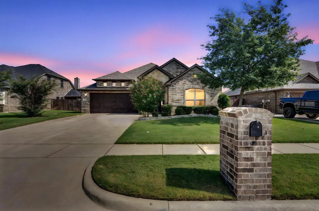 525 Sagebrush Lane, Waxahachie