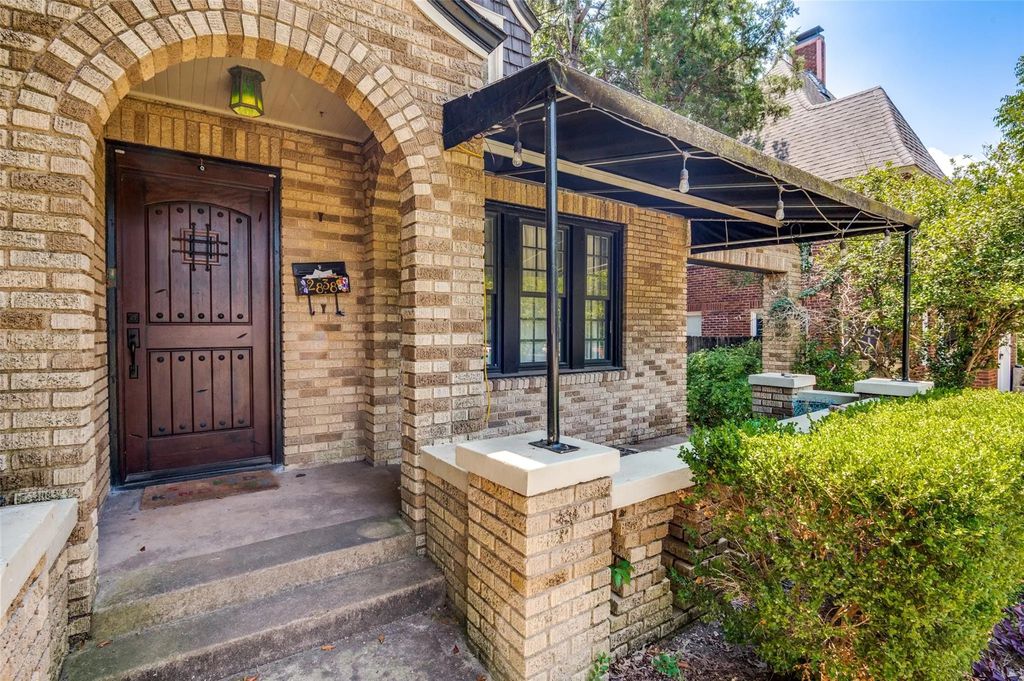 2838 W Brooklyn Avenue, Dallas