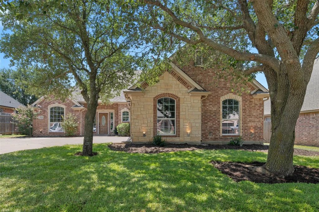 713 Dove Ridge, Sanger