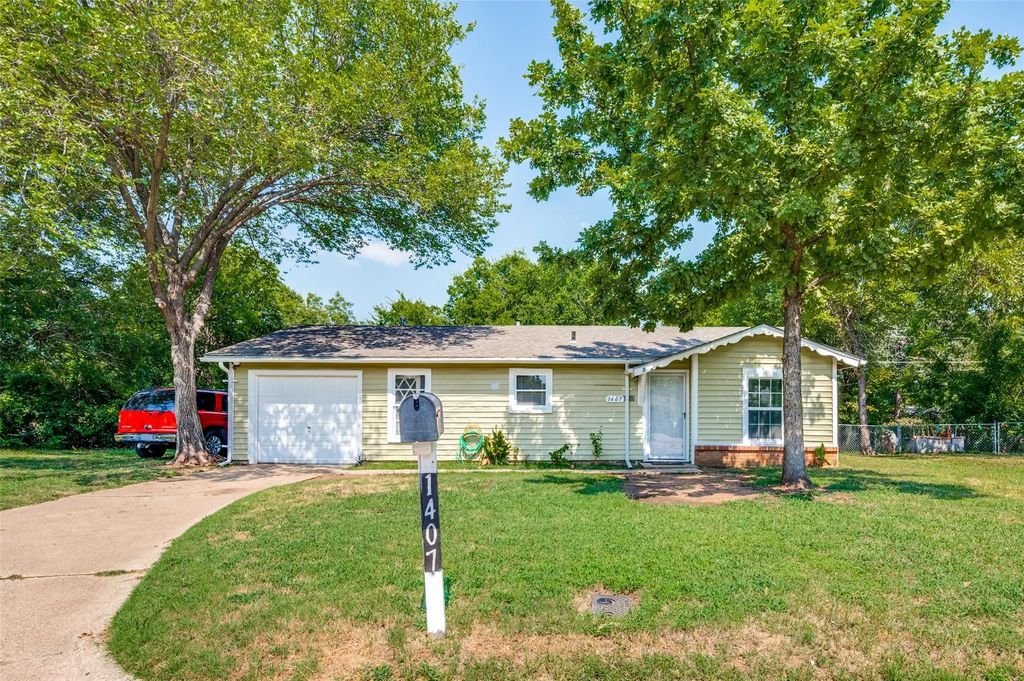 1407 Helen Circle, Arlington