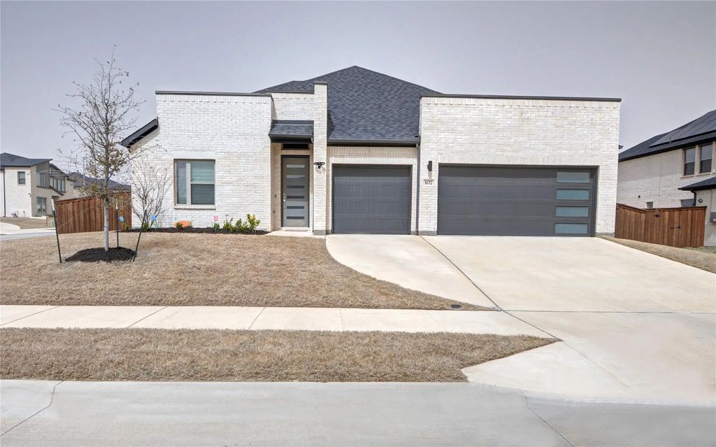 1632 Fallingwater Trail, Fort Worth