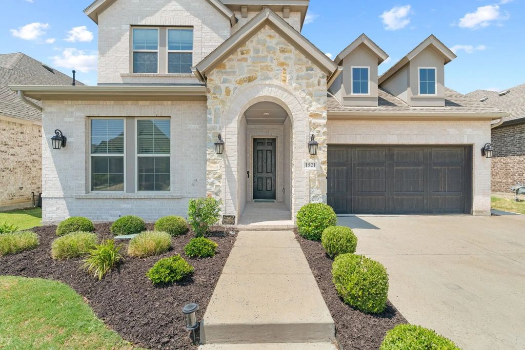 1521 Moss Trail Court, Argyle