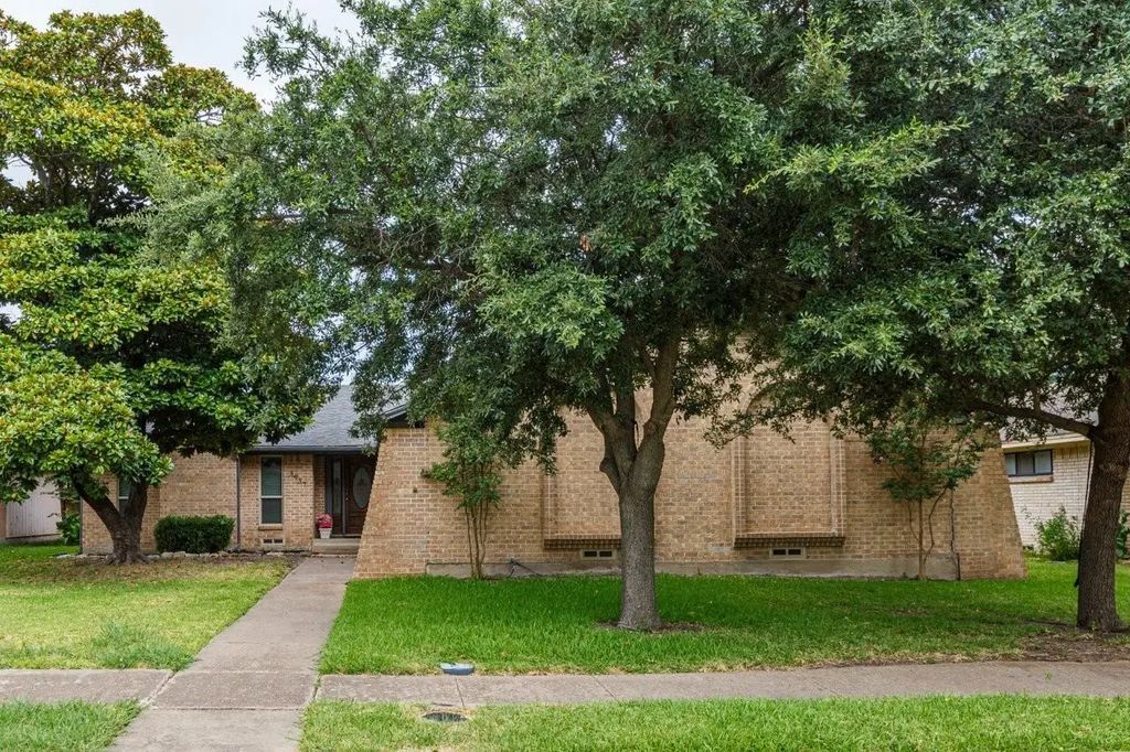 3937 Roanoke Drive, Garland