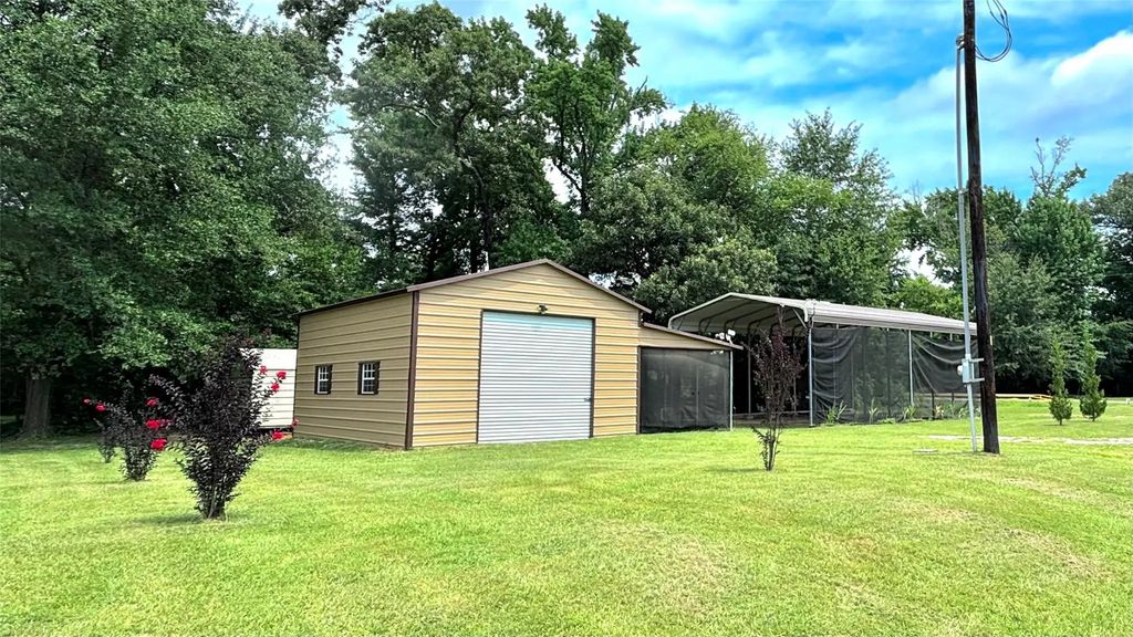 821 Waterfront Row, Quitman
