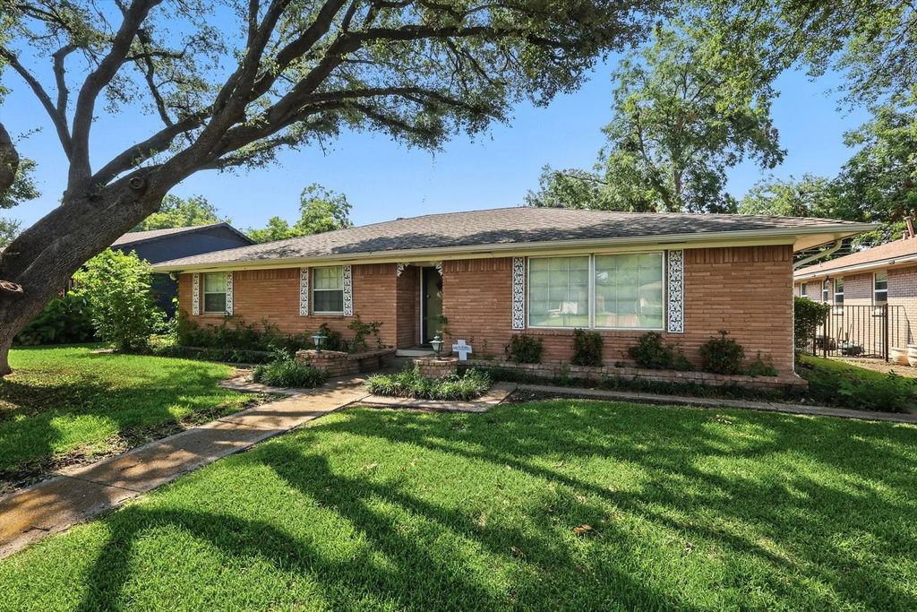 8454 Swift Avenue, Dallas