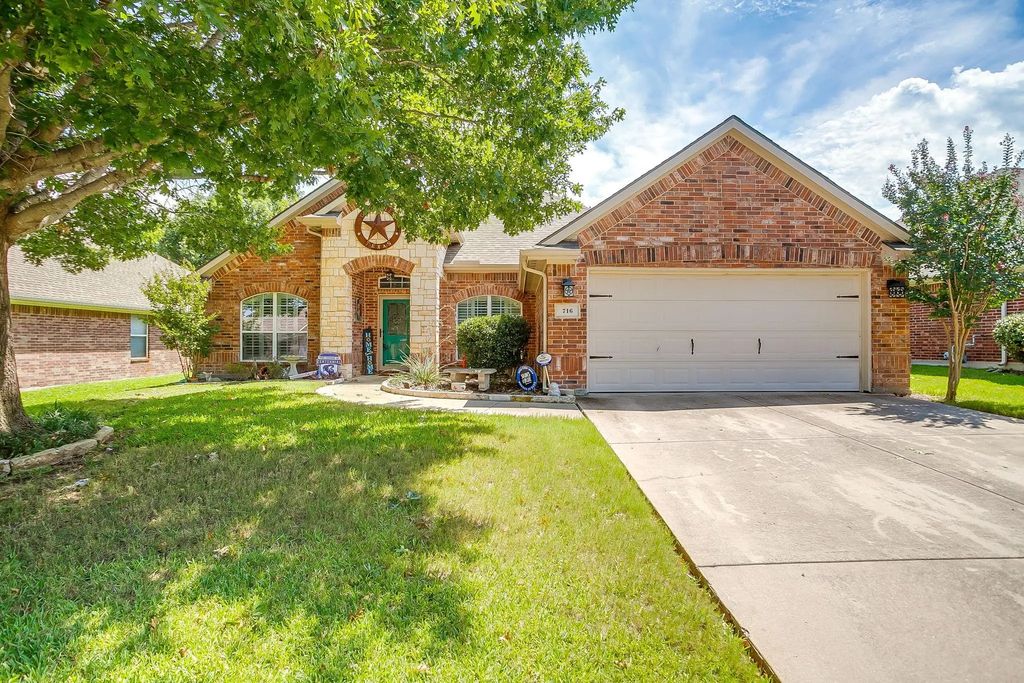 716 Yaupon Court, Burleson