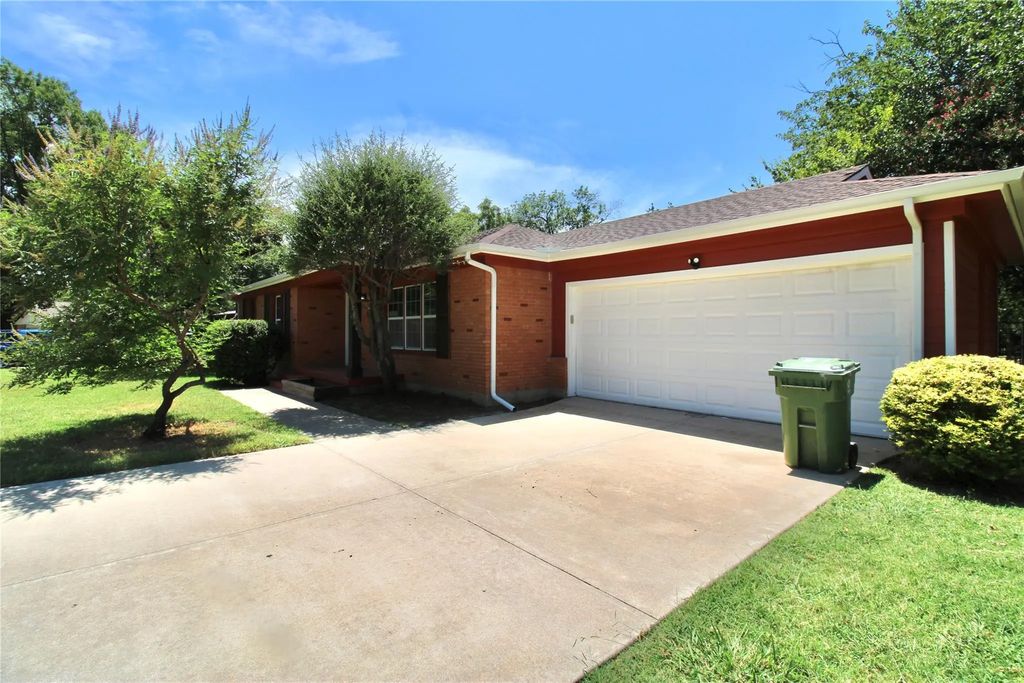 7004 Deville Drive, North Richland Hills