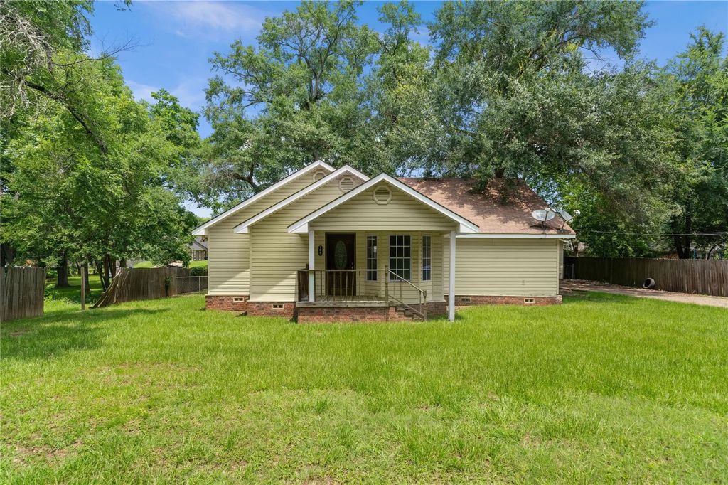709 E Magnoila, Troup