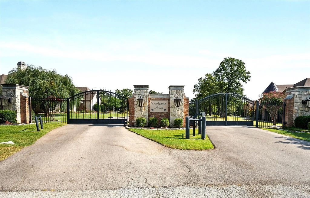 3432 Enchanted Acres Drive, Burleson