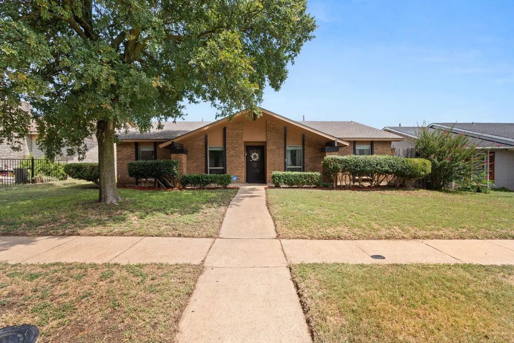 7327 Oakstone Drive, Dallas