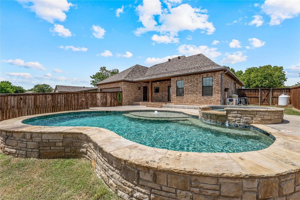1202 Thomas Lane, Graham
