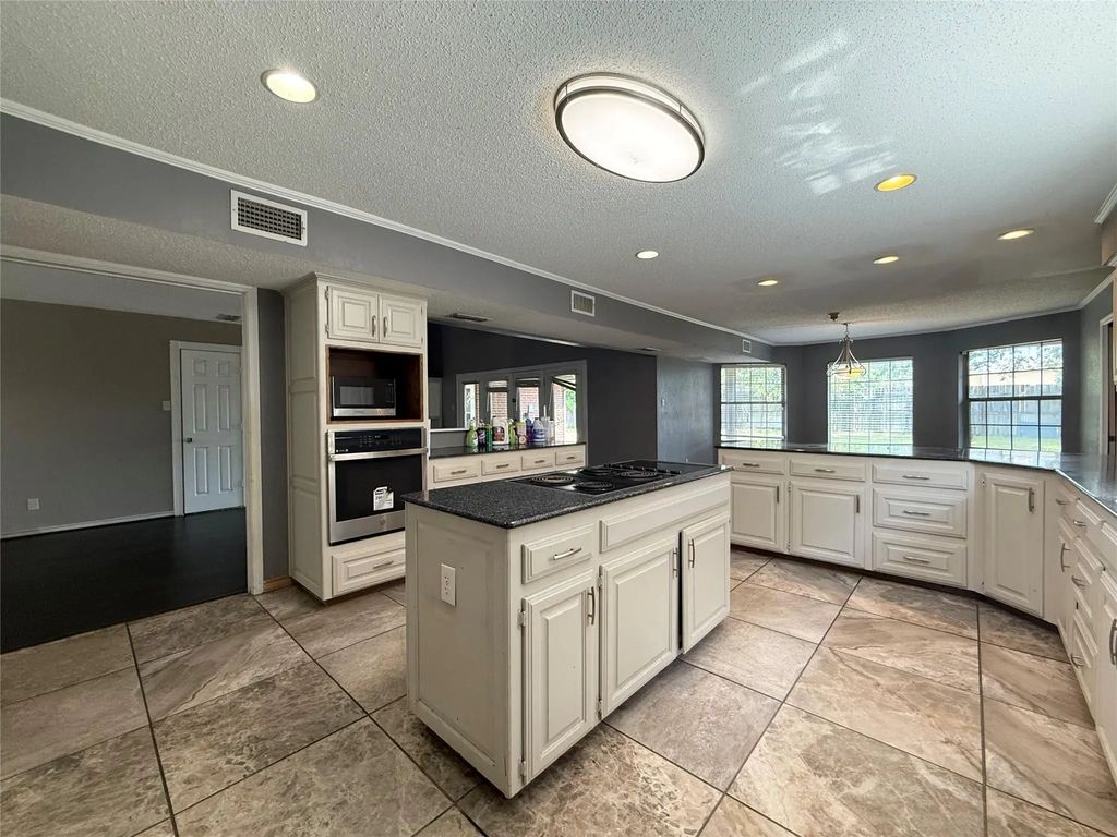 422 W Oneal Street, Wills Point