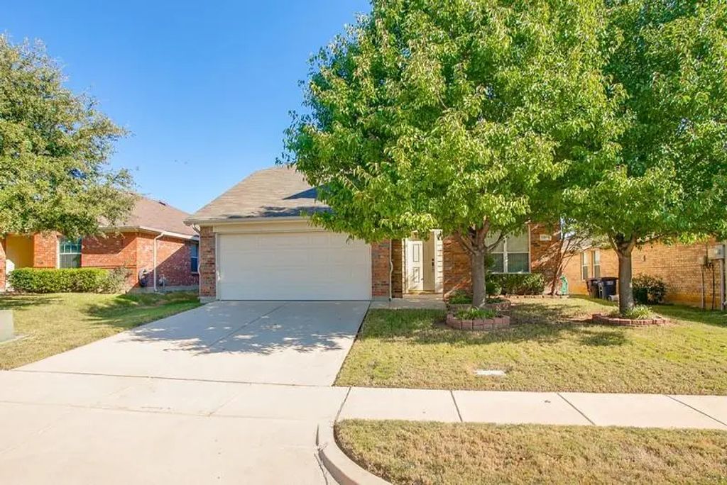 11808 Pinyon Pine Drive, Fort Worth