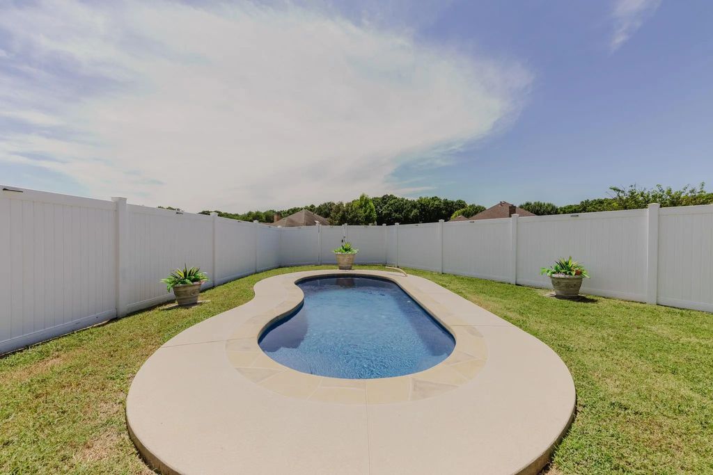 821 Quail Run Lane, Lancaster