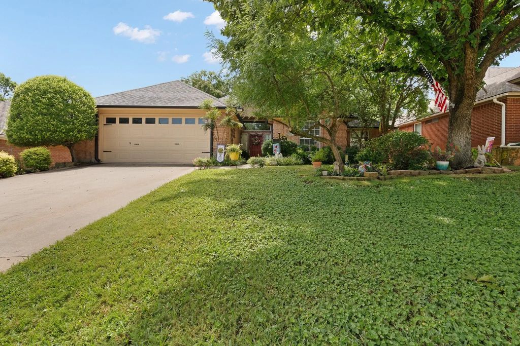 806 Water View Drive, Mansfield