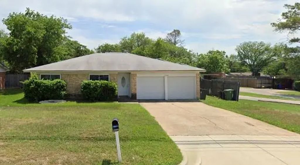 7844 Harwood Road, North Richland Hills