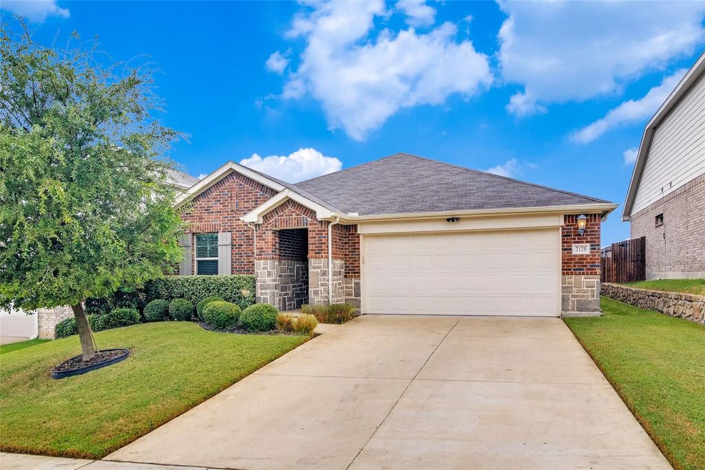 2120 Silver Charm Lane, Forney