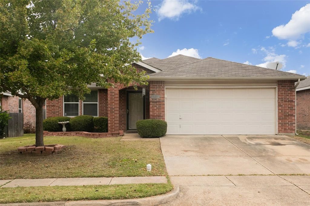 1961 Lariat Drive, Fort Worth
