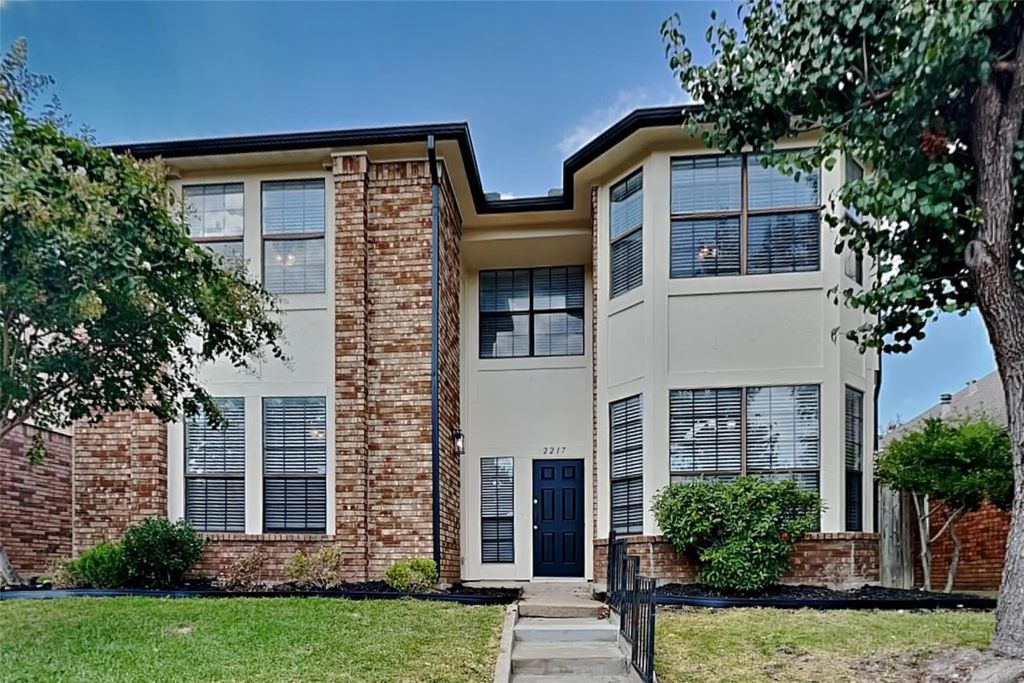 2217 Greenview Drive, Carrollton