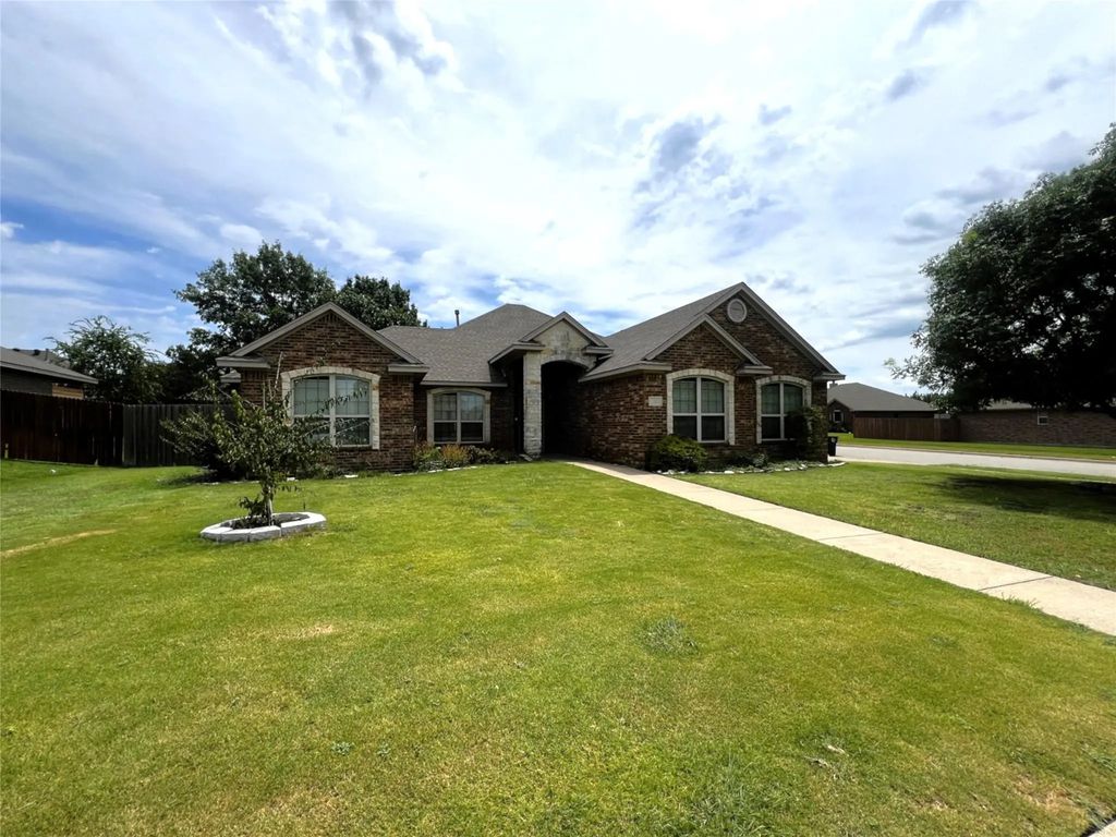 710 Wolf Creek Drive, Cleburne