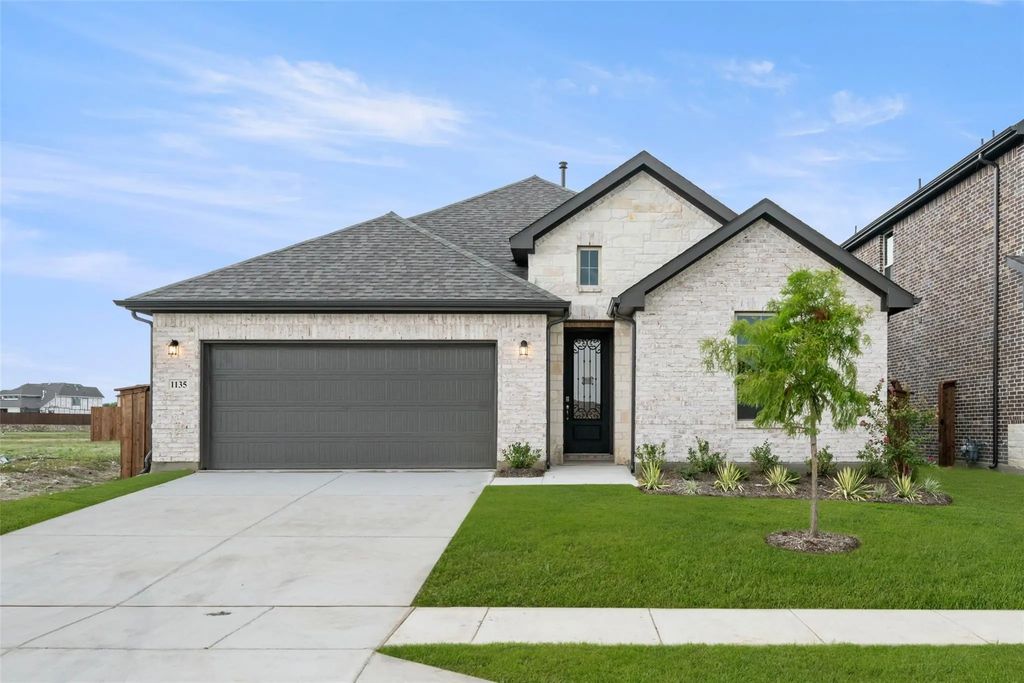 1135 Rothland, Red Oak
