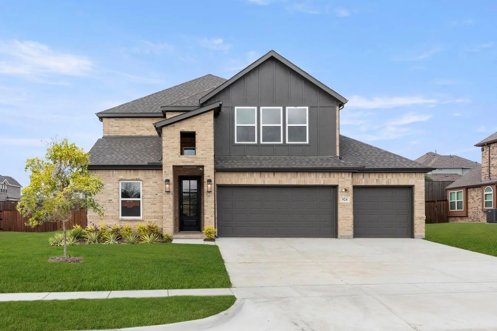 924 Gold Finch, Forney
