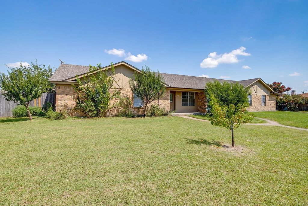 1203 N Nolan River Road A, Cleburne