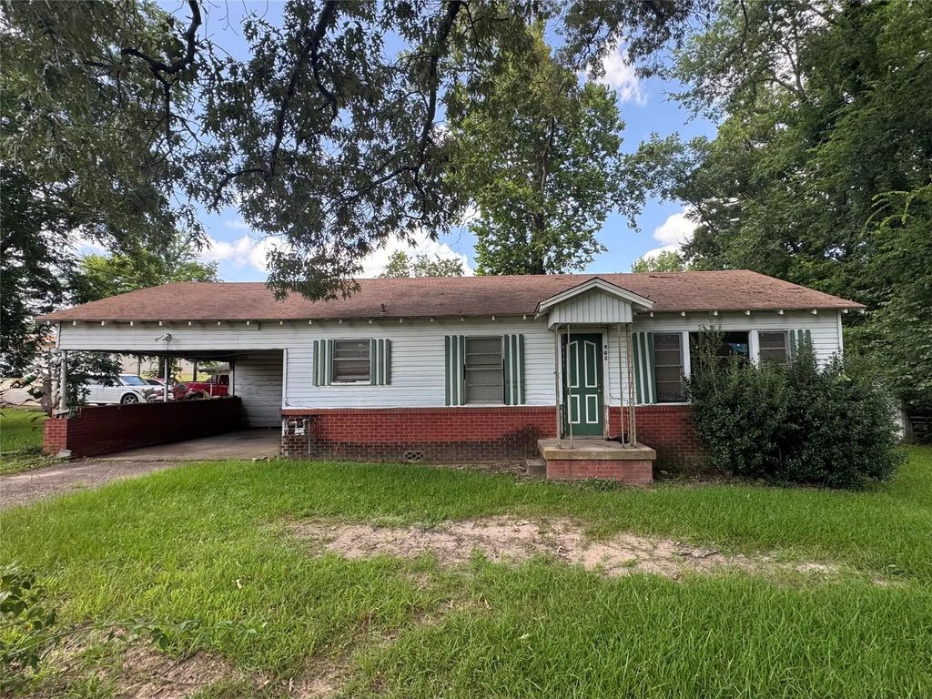 903 E Mary Avenue, Gladewater