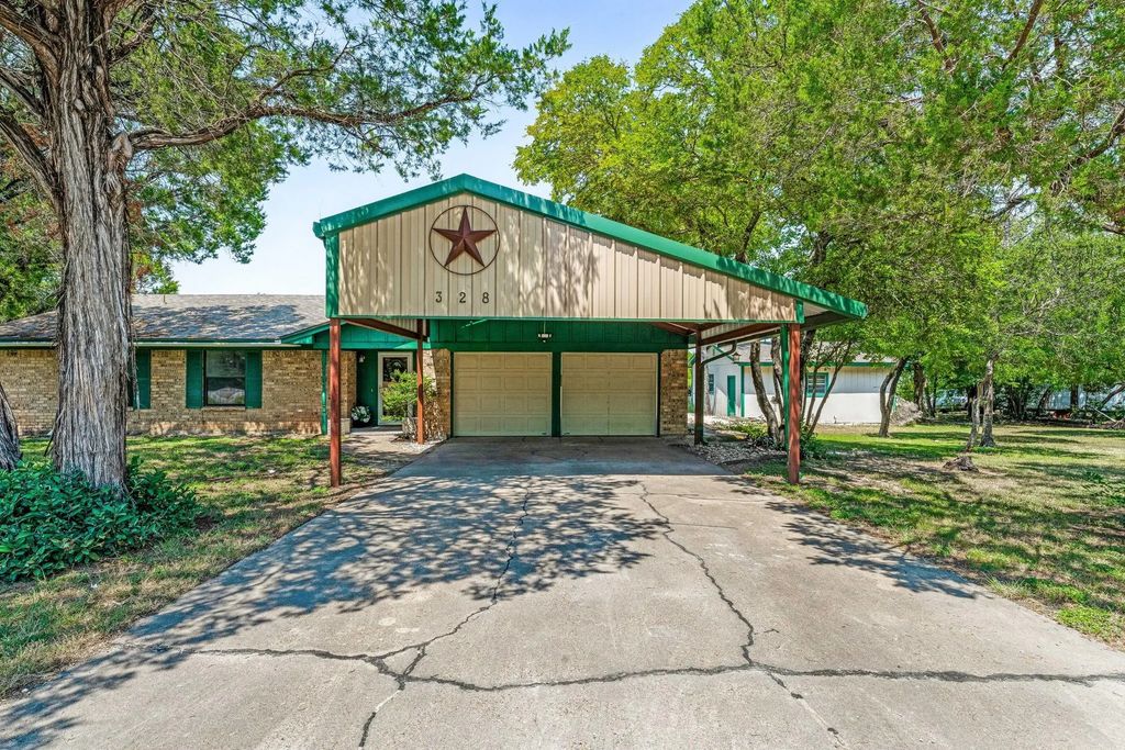 328 Heritage Trail, Granbury