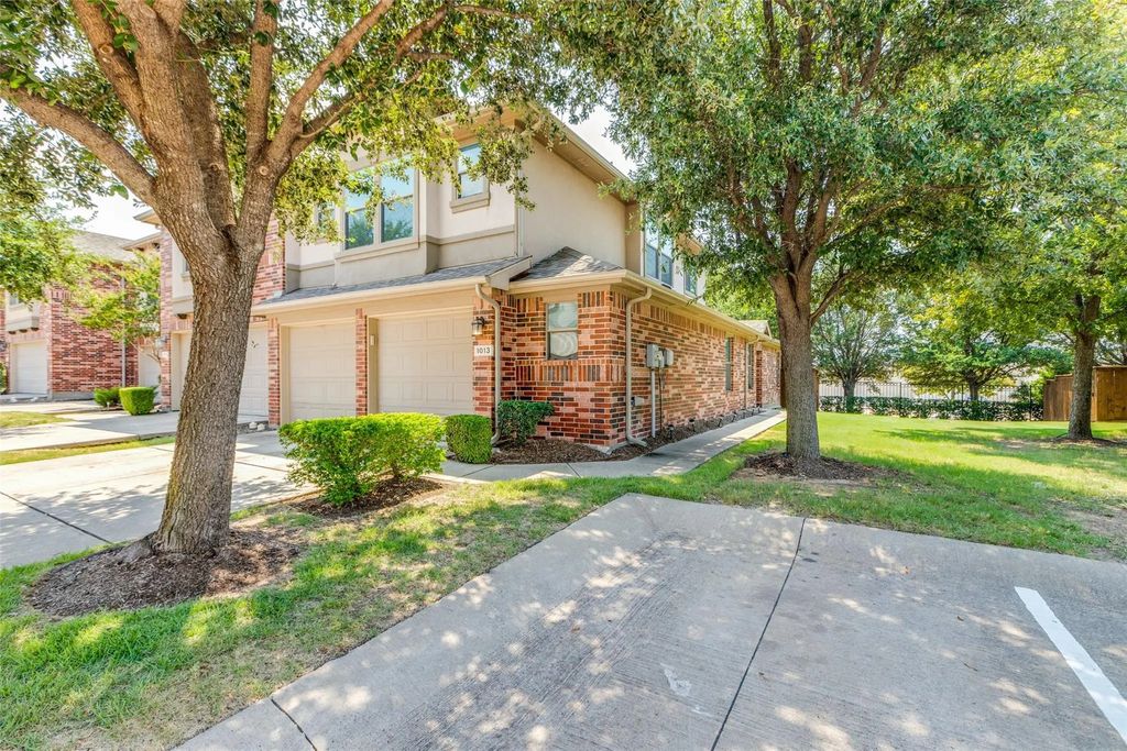 1013 Lucy Lane, Allen