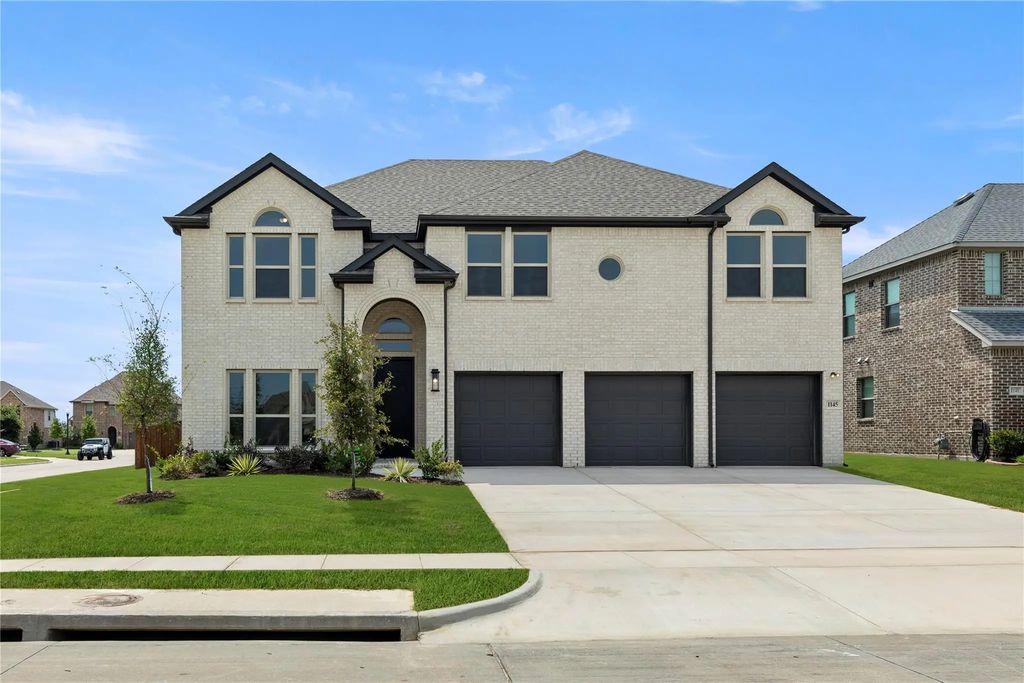 1145 Chickadee, Forney
