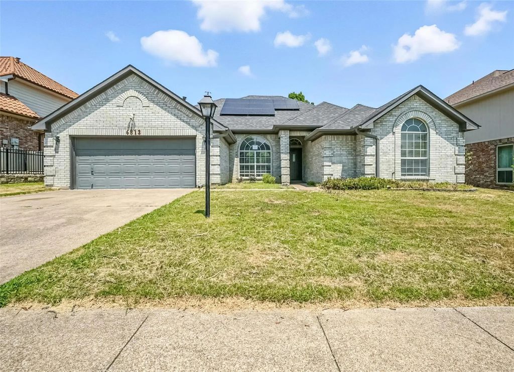 6813 Greenleaf Drive, North Richland Hills
